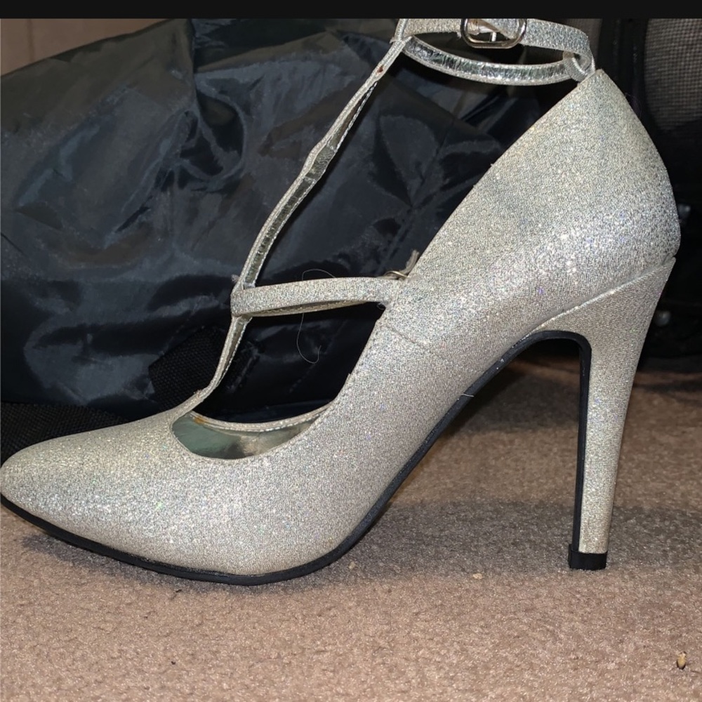 hologram glitter leatherette upper, pointy closed toe heels